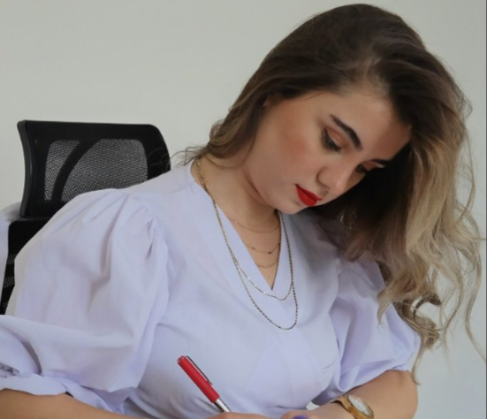 Edanur Serçe çalışırken